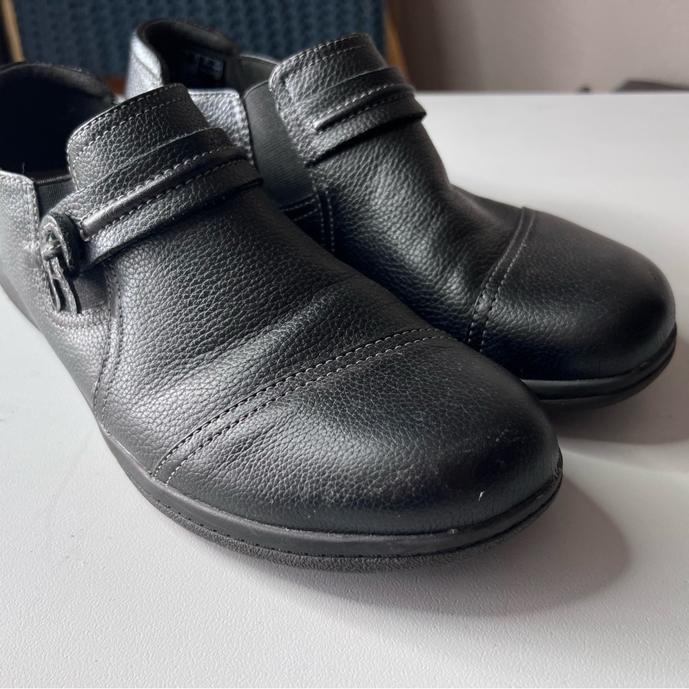 Women's Clarks, Cheyn Madi Slip-On 26128930 Black Tumbled Fabric Leather Synthet